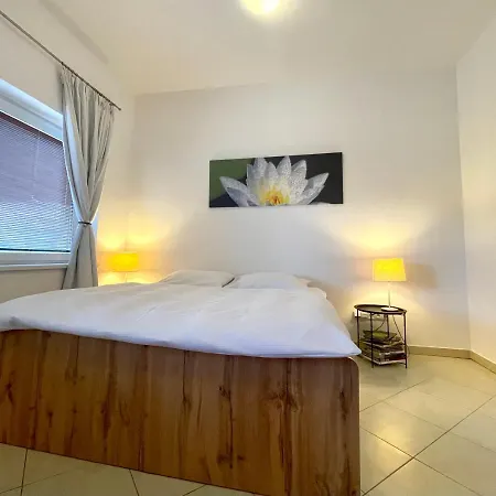 Booklovers Close To Center Appartamento