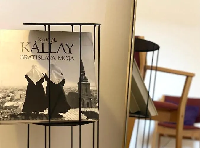 Booklovers Close To Center Μπρατισλάβα